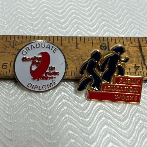 Lapel pins - Picture 1 of 3